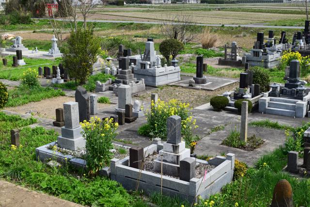 納骨とは 気になる納骨にかかる費用や相場 納骨式の流れや持ち物 葬儀屋さん
