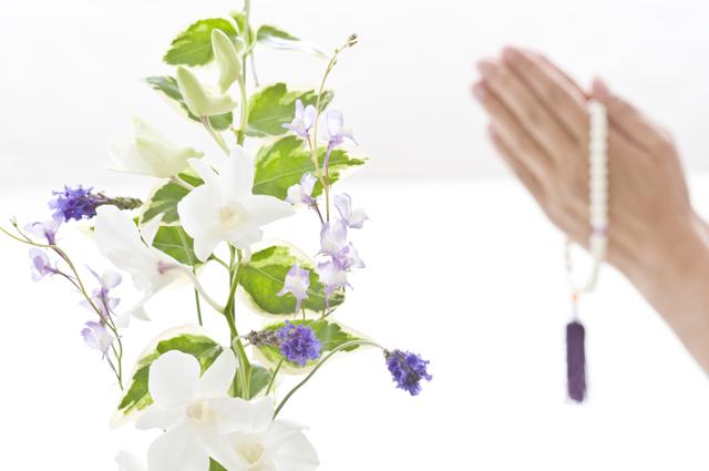 葬儀のお花とは 葬儀に出す花の種類や送り方についてご紹介します 葬儀屋さん