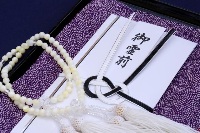神道式の葬儀に参列する際の香典の書き方は 香典袋や金額の相場について解説 葬儀屋さん