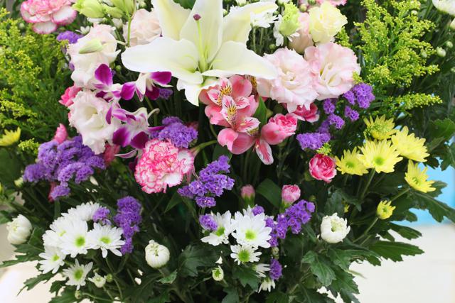 葬儀に贈る花籠の花の種類や値段などマナーや基礎知識を徹底解説 葬儀屋さん