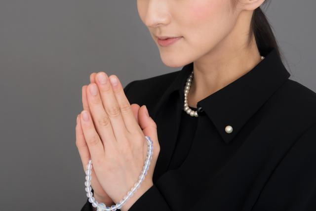 女性必読 葬式での化粧 片化粧 とは 身嗜みの基礎を解説 葬儀屋さん