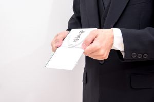 会社から支給される弔慰金の相場とは 香典 死亡退職金の違いを解説 葬儀屋さん