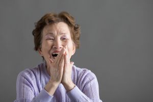 祖母が亡くなった時の喪中はがきは出す 祖母の関係性 例文も紹介 葬儀屋さん