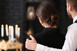 祖母が亡くなった時の喪中はがきは出す 祖母の関係性 例文も紹介 葬儀屋さん