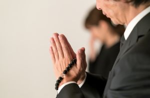 喪服の着物マナー 着付けや髪型など気を付けるべきポイントを解説 葬儀屋さん 喪服の着物マナー 着付けや髪型など気を付けるべきポイントを解説 葬儀屋さん