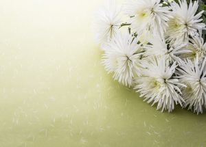 葬儀に贈る花籠の花の種類や値段などマナーや基礎知識を徹底解説 葬儀屋さん 葬儀に贈る花籠の花の種類や値段などマナーや基礎知識を徹底解説 葬儀屋さん