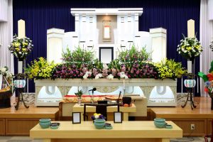 葬儀や法事にお供えする花の金額相場やマナーについて徹底解説 葬儀屋さん 葬儀や法事にお供えする花の金額相場やマナーについて徹底解説 葬儀屋さん