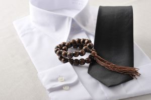 法事で着る男性の服装は何が良い ユニクロでも喪服が買えるのか解説 葬儀屋さん 法事で着る男性の服装は何が良い ユニクロでも喪服が買えるのか解説 葬儀屋さん