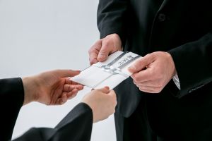 納骨式に参列する際に香典は必要 金額相場や書き方なども詳しく解説 葬儀屋さん 納骨式に参列する際に香典は必要 金額相場や書き方なども詳しく解説 葬儀屋さん