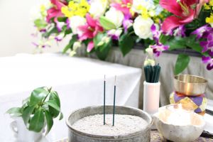 葬式後の弔問のお供えには何がいい 香典のマナーについても解説 葬儀屋さん 葬式後の弔問のお供えには何がいい 香典のマナーについても解説 葬儀屋さん