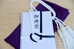 弔辞の用紙はどこで購入できる 正しい折り方やマナーも解説 葬儀屋さん 弔辞の用紙はどこで購入できる 正しい折り方やマナーも解説 葬儀屋さん