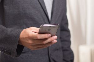 お悔やみの言葉をメールで返信するのはマナー違反 例文もご紹介 葬儀屋さん お悔やみの言葉をメールで返信するのはマナー違反 例文もご紹介 葬儀屋さん