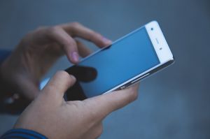 お悔やみの言葉をメールで返信するのはマナー違反 例文もご紹介 葬儀屋さん